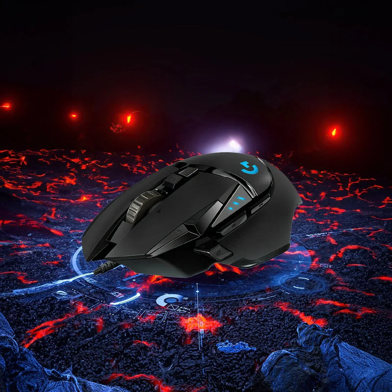 Mouse Logitech com fio, ideal para e-sports e jogos.