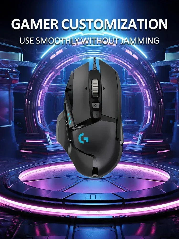 Mouse Logitech com fio, ideal para e-sports e jogos.