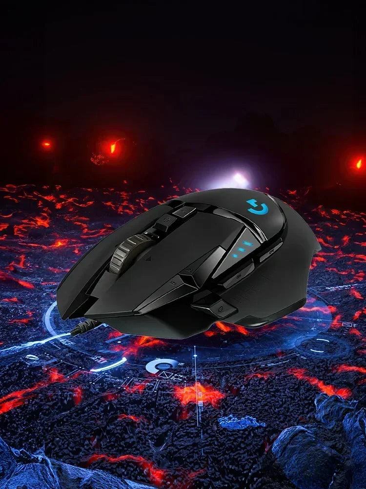 Mouse Logitech com fio, ideal para e-sports e jogos.